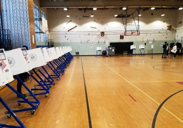 A polling site this morning in Carroll Gardens.