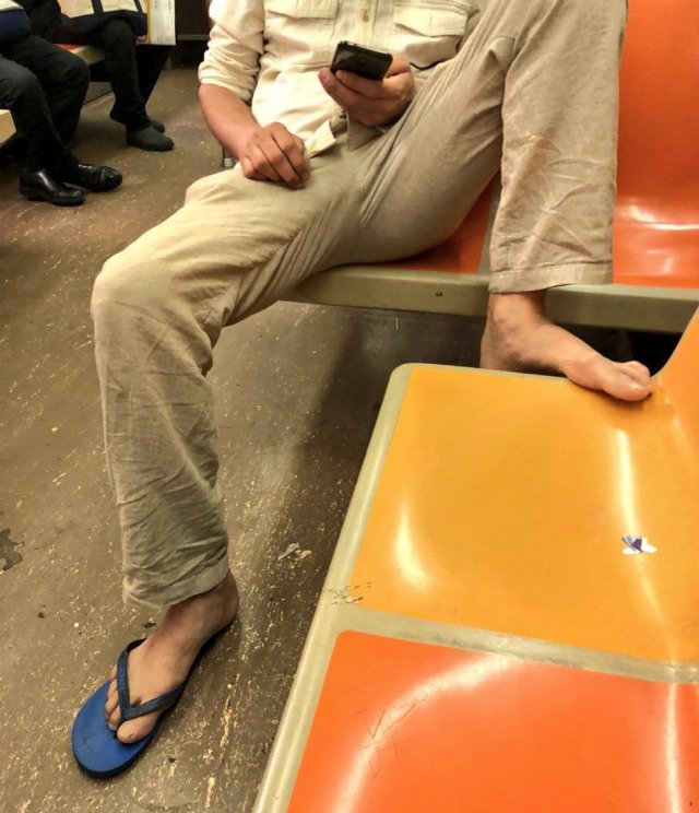 032919feet1.jpg