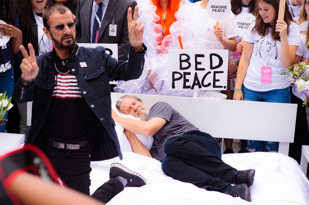 05a7da2f920180913_lennonbus_013-jpg.jpeg Ringo Starr & Jeff Bridges (Photo by <a href="http://www.sachynmital.com/">Sachyn Mital</a>)