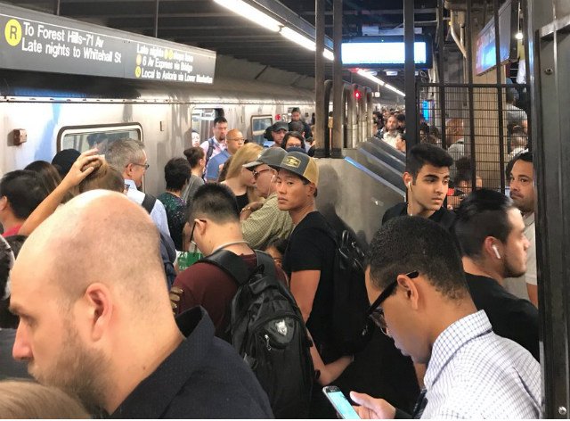 The N/R platform at Union Street in Brooklyn this morning.