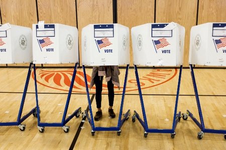 091318votingbooths.jpg