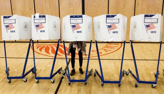 091318votingbooths.jpg