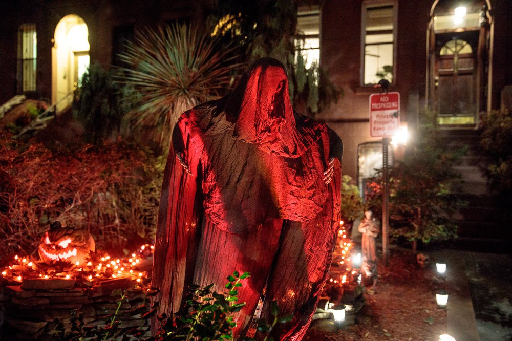 10e604c93carrollgardenscobblehillhalloweendecorations-00105-jpg.jpeg