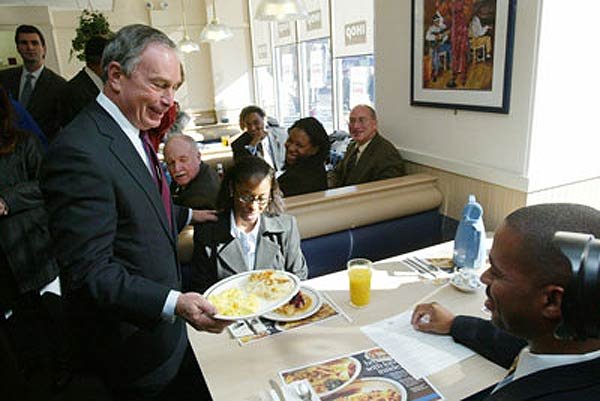 2010_12_bloompan.jpg Back in 2004, before his food-related health crusades (he was just about banning smoking from bars), Bloomberg ventured into the Harlem IHOP when it opened. He even served pancakes.