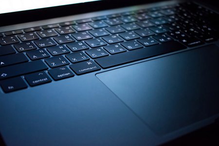 2018_08_darkkeyboard.jpg