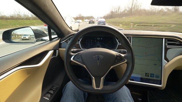 2019_02_autopilottesla.jpg