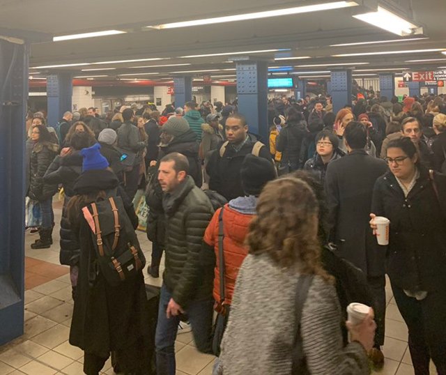 The northbound F platform at the Delancey Essex station