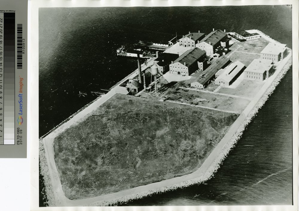 4afd00816fhl_0142-jpg.jpeg Hoffman Island, aerial view of buildings. (Photo courtesy of the New York City Municipal Archives)
