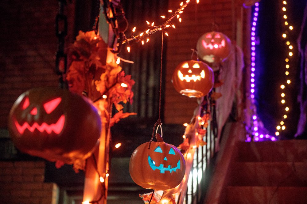 5a3ef76d7carrollgardenscobblehillhalloweendecorations-00109-jpg.jpeg