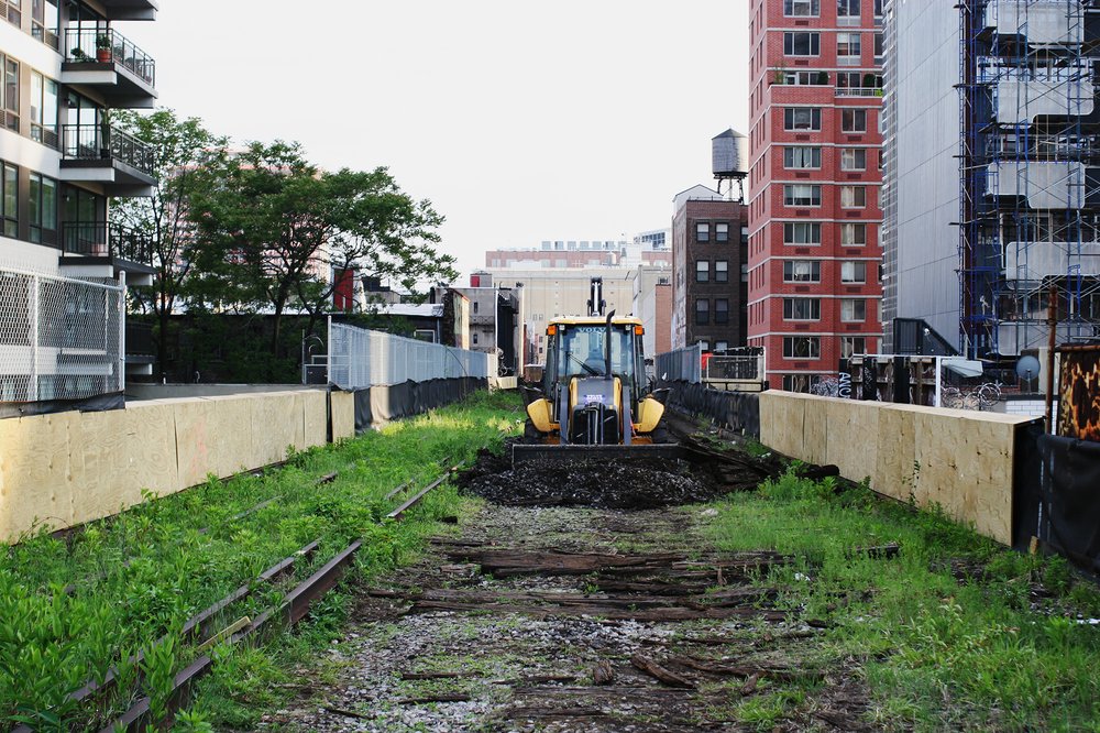 7b5481e522007_mayb-jpg.jpeg May 2007: a bulldozer digging up part of the line. (Jake Dobkin)