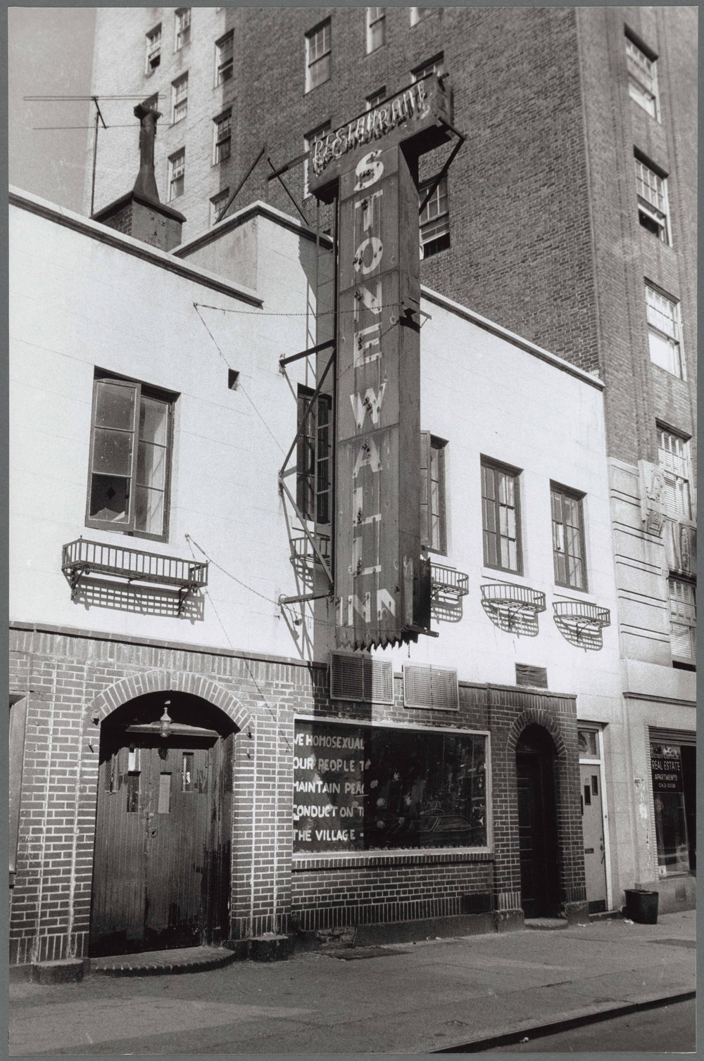 bb711340bcopy-of-tl006-jpg.jpeg Stonewall Inn, 1969. Photo by Diana Davies.<br/>