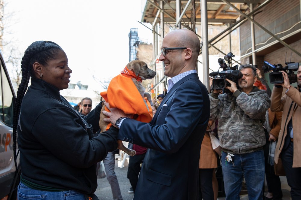 bca8ca686dev_100k_transport_mkiv_2019apr04_0033-jpg.jpeg Matt Bershadker, President and CEO, ASPCA, meets Apple<br>
