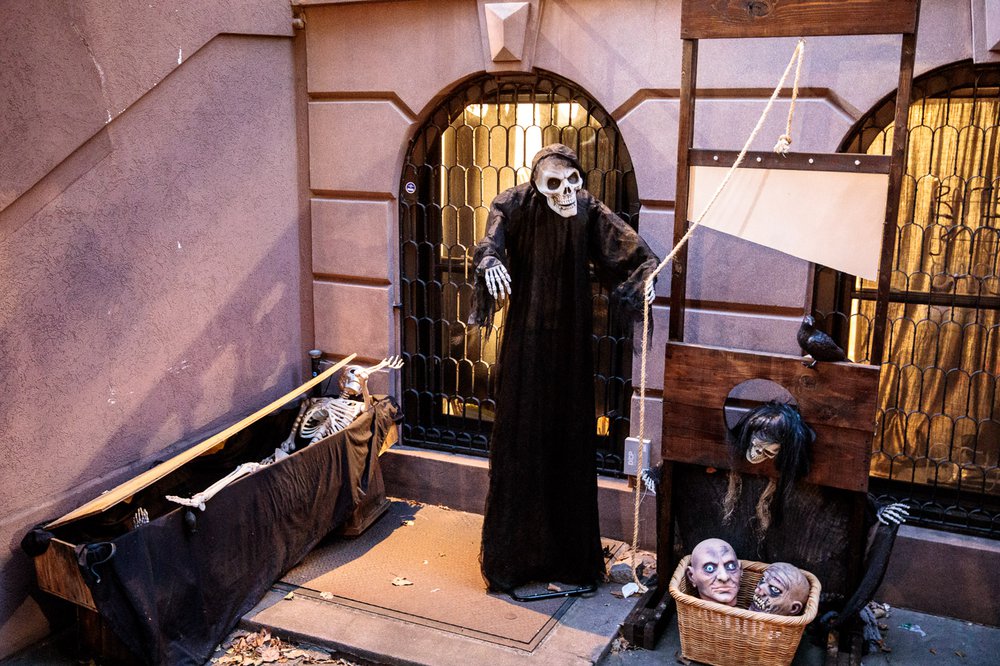 bfe08729fcarrollgardenscobblehillhalloweendecorations-93-jpg.jpeg