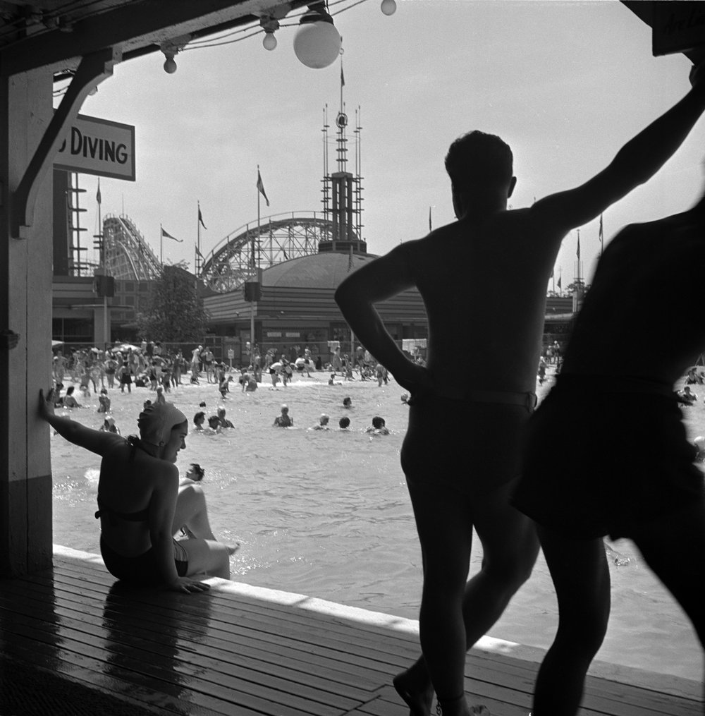 cc7609595x2011_4_11294_342-jpg.jpeg Stanley Kubrick, From "Fun at an Amusement Park: Look Visits Palisades Park," 1947 (Courtesy of the Museum of the City of New York / SK Film Archive, LLC)
