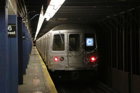 An R46 model C train