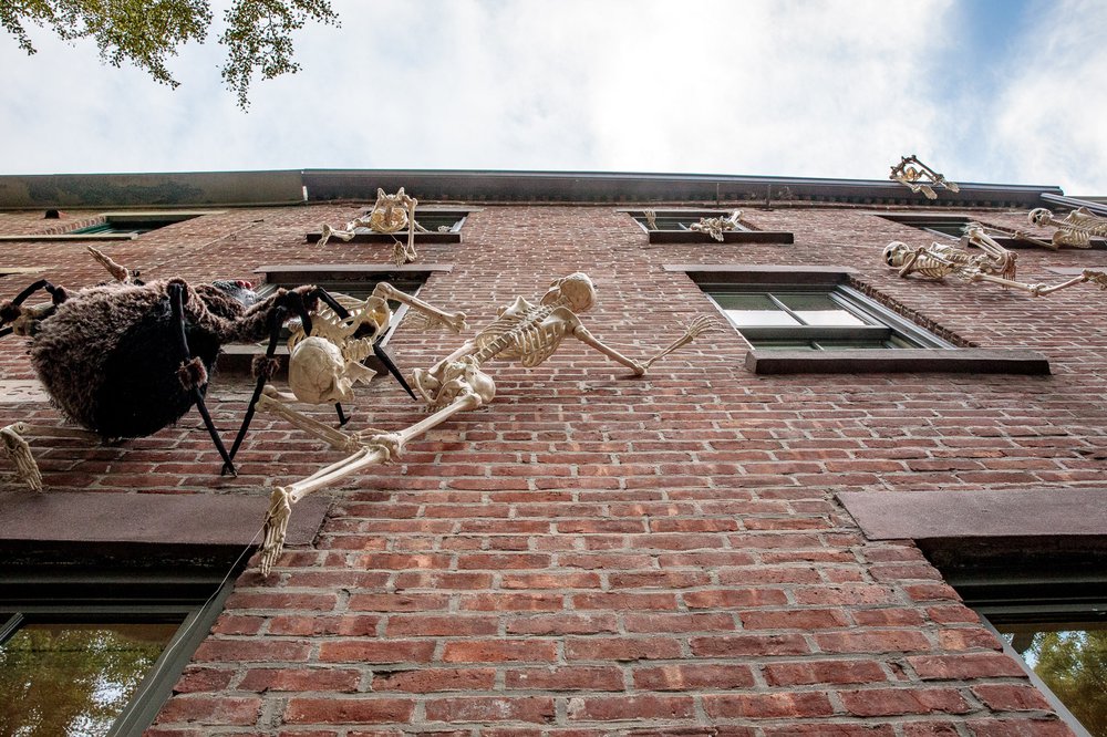 f15c8442ecarrollgardenscobblehillhalloweendecorations-39-jpg.jpeg