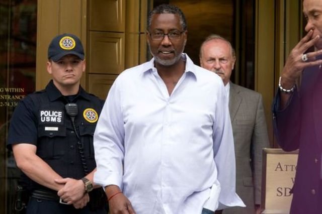 Norman Seabrook leaves court in 2016. His last trial ended in a mistrial