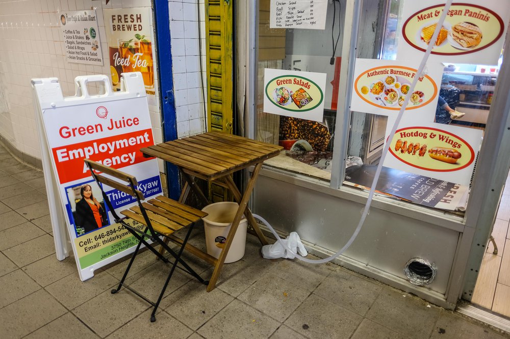 Yun Cafe Table for one